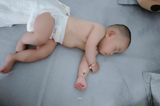江西没满月的宝宝